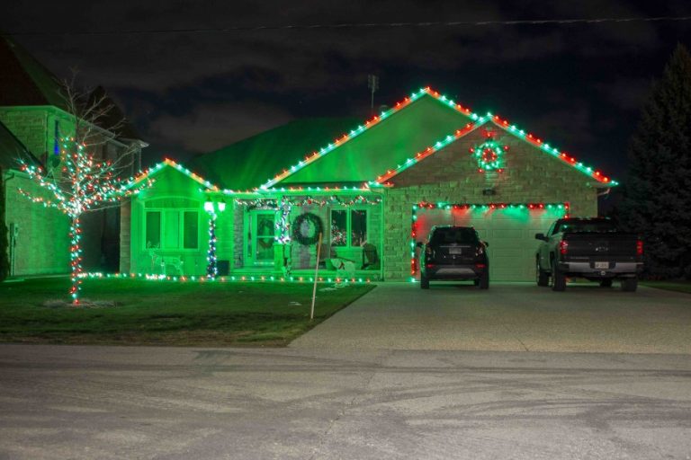 Green And Red Christmas Lights On House 2023 16 Ideas ZTNews