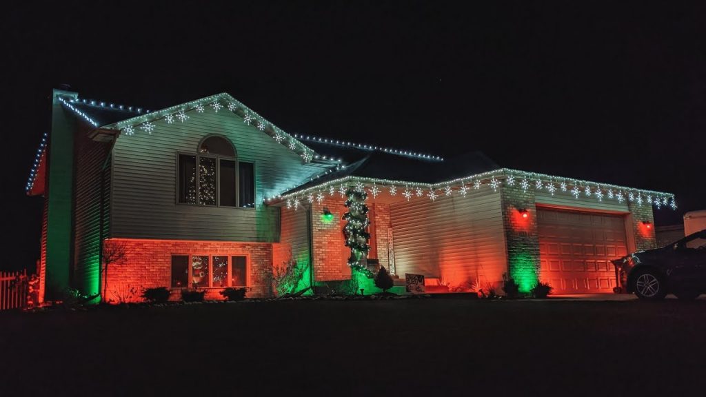 Green And Red Christmas Lights On House 2023 16 Ideas | ZTNews
