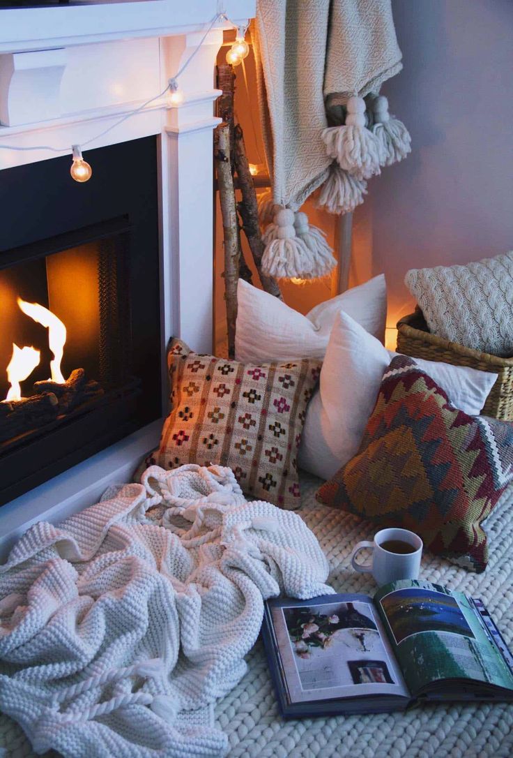 Home Decor Winter 2023 2024 Ideas ZTNews   28 Extremely Cozy Fireplace Reading Nooks For Curling Up In 