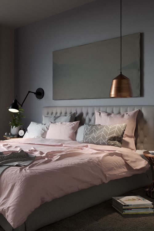 gray and white bedroom        <h3 class=