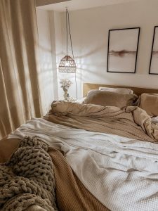 18 Ideas 2024 S Top Brown Bedroom Designs Modern Classic Luxurious   Layered Neutral Cozy Bedding 225x300 