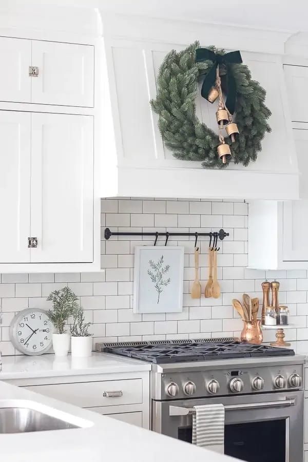 Simple Christmas Kitchen Decor 